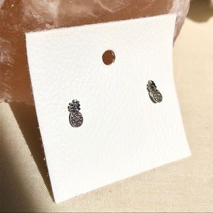 🍋 3/$25 minimalist pineapple stud earrings 🍍